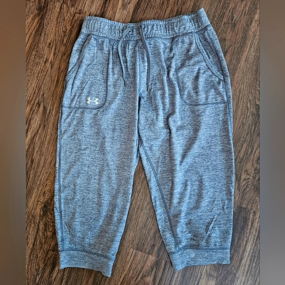 Under Armour Size Medium Women's Cropped Joggers Gray Sweatpants with Pockets - Picture 1 of 1